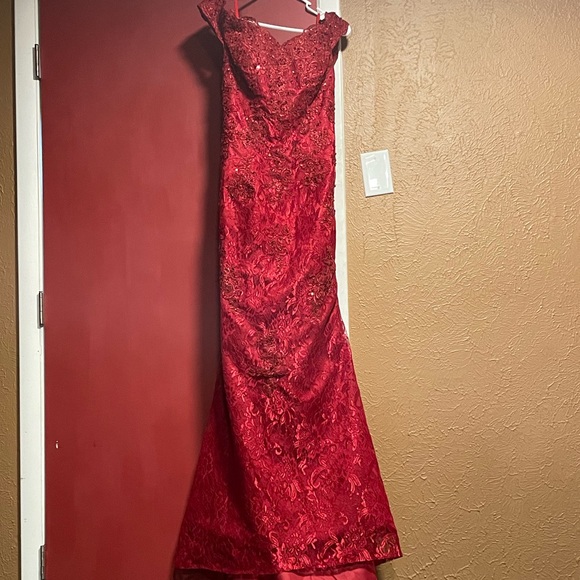 Dress - Picture 8 of 8